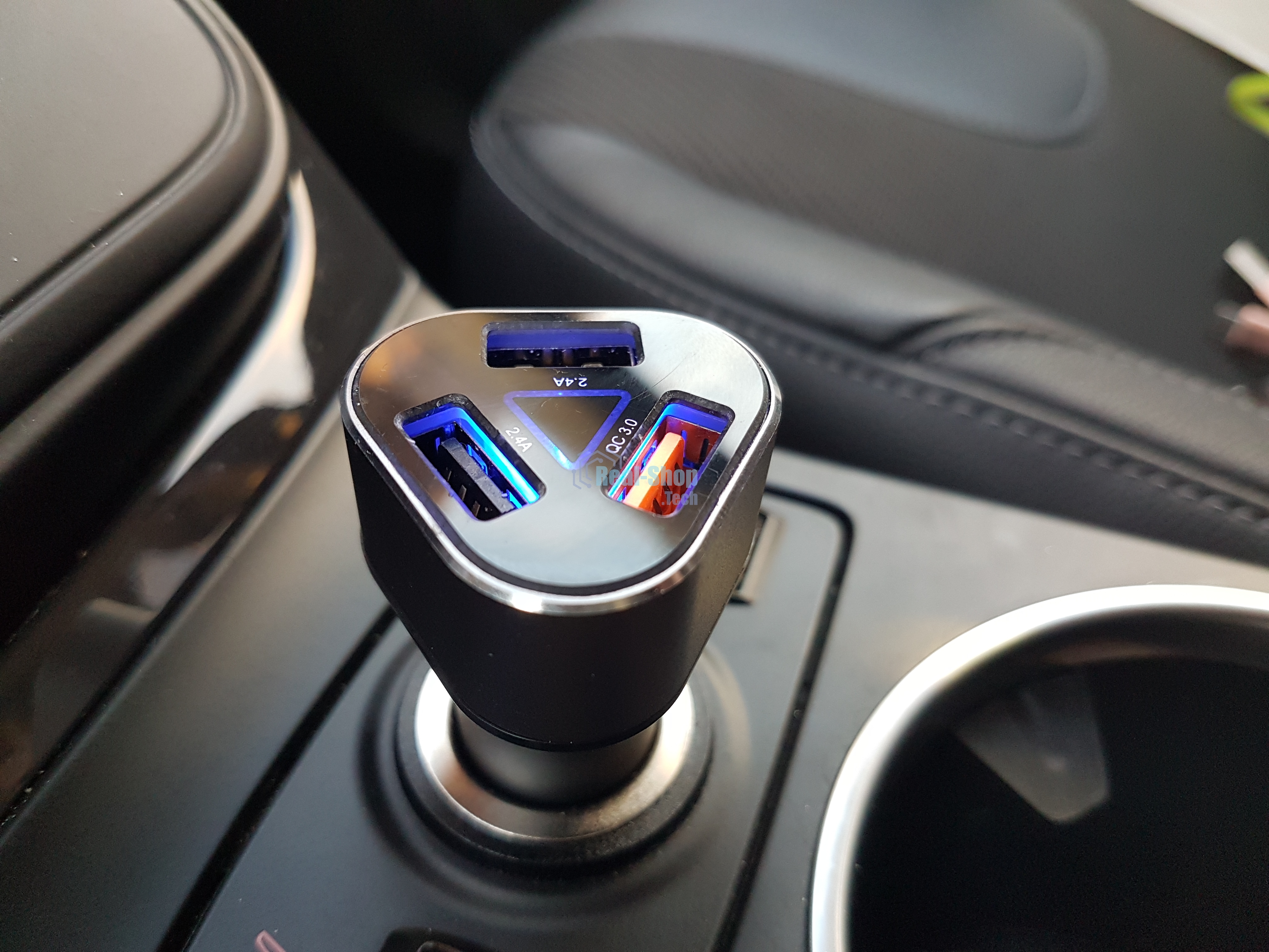 Автомобильное зарядное устройство ACD черный 23Вт, 3xUSB 1QC+2Smart, 3.6~12В, 3А RTL