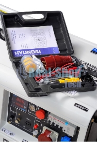 Электрогенератор дизельный Hyundai DHY 8000SE-3, 6.5 кВт, 72.6 дБ, 156 кг