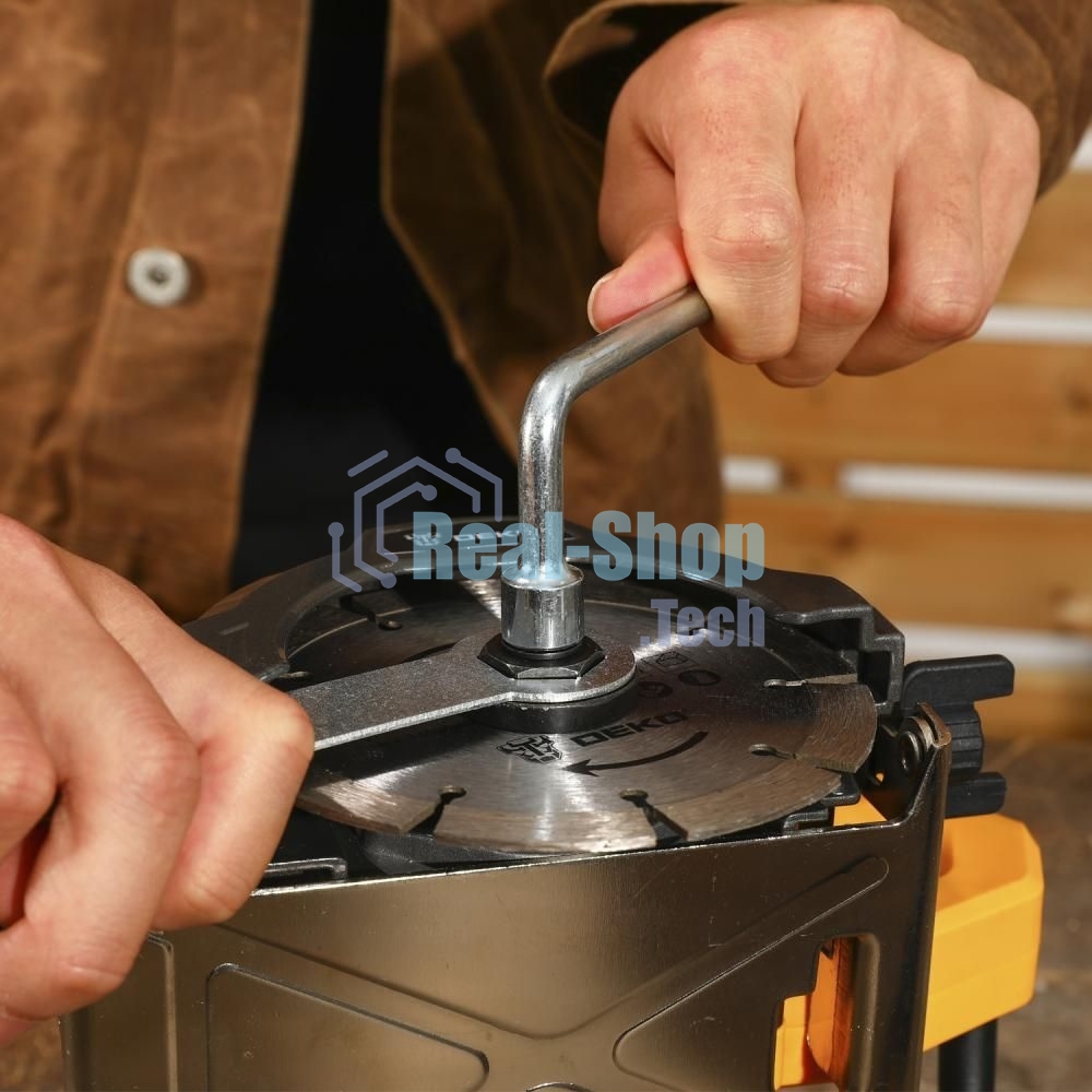 Циркулярная пила (дисковая) Deko DKCS1400 1400Вт (ручная)