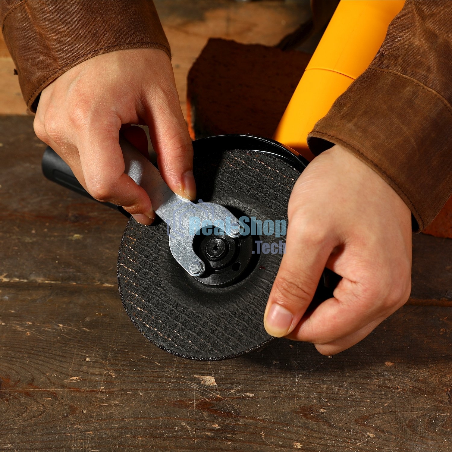 Угловая шлифовальная машина Deko DKAG750 750Вт 12000об/мин рез.шпин.:M14 d=125мм