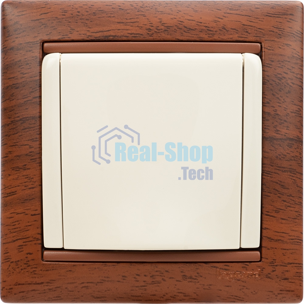 Механизм розетки 1-м СП Valena с защ. крышкой защ. шторки с заземл. сл. кость Legrand 774322