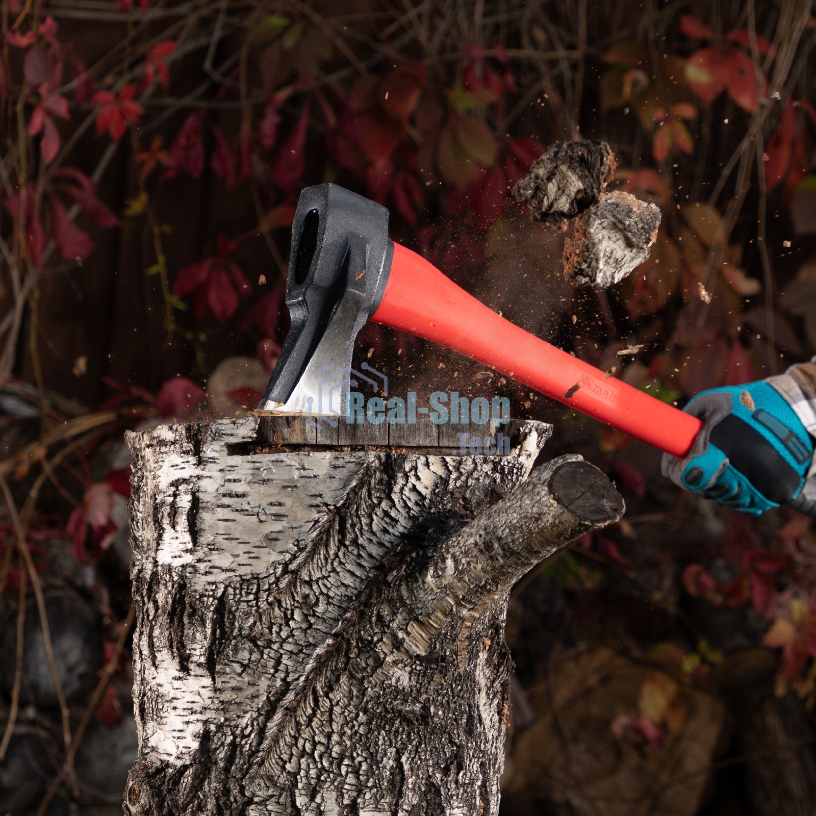 Топор-колун Matrix с клиновидным полотном 2000 г, фибергласовое обрезиненное топорище 880 мм