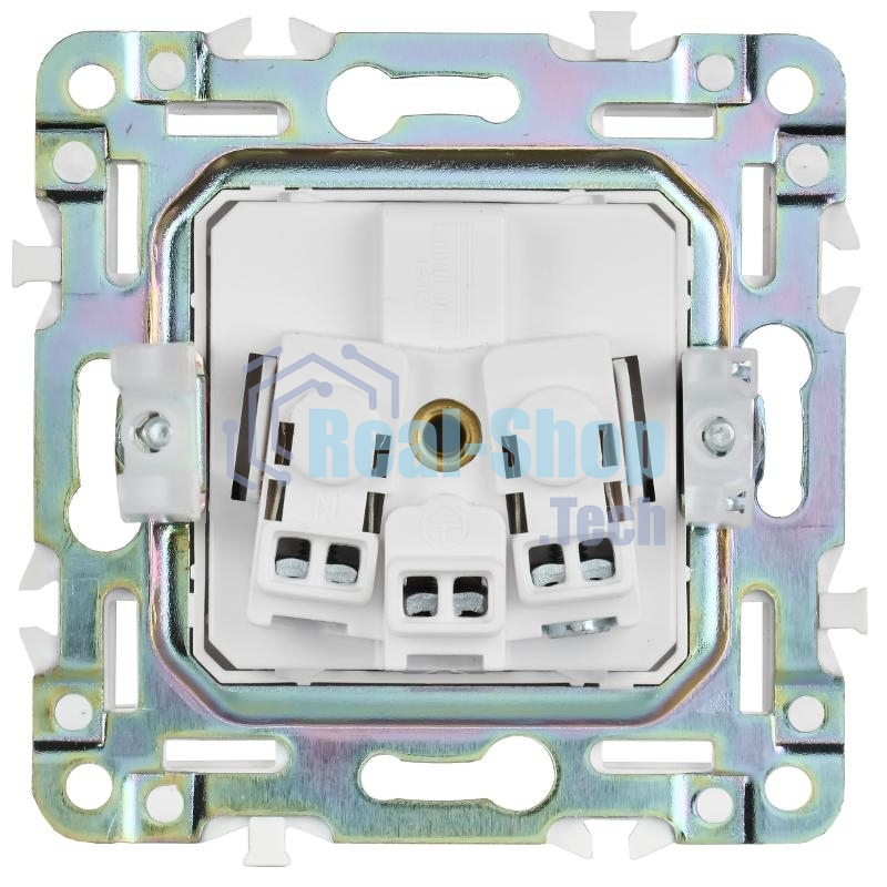 Розетка IEK SKANDY SK-R04B (SK-R14-16-K10) с заземлением, с защитными шторками 16А, бежевый