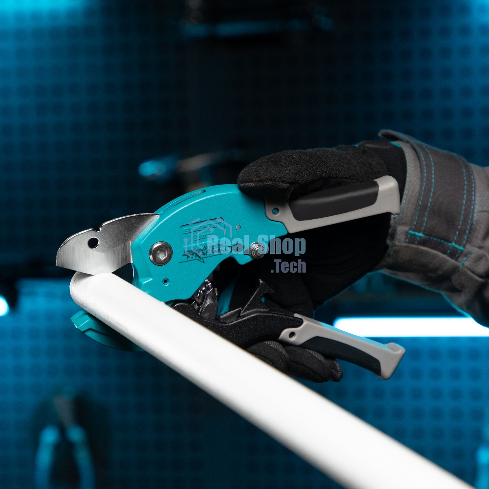 Ножницы для резки Gross 78420 изд. из ПВХ, D - до 36 мм, 2-х комп. рук-ки, рабочий стол для плоских изд.