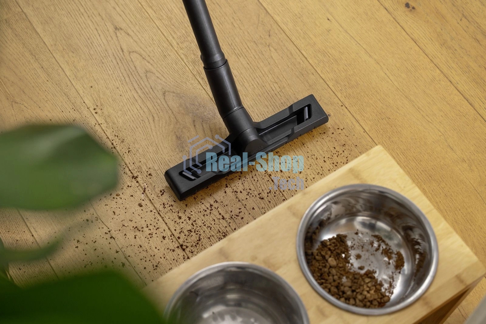 Пылесос моющий Karcher SE 4 Plus *EU белый, 400/1000 Вт, уборка влажная/сухая, пылесборник контейнер/мешок 4 л