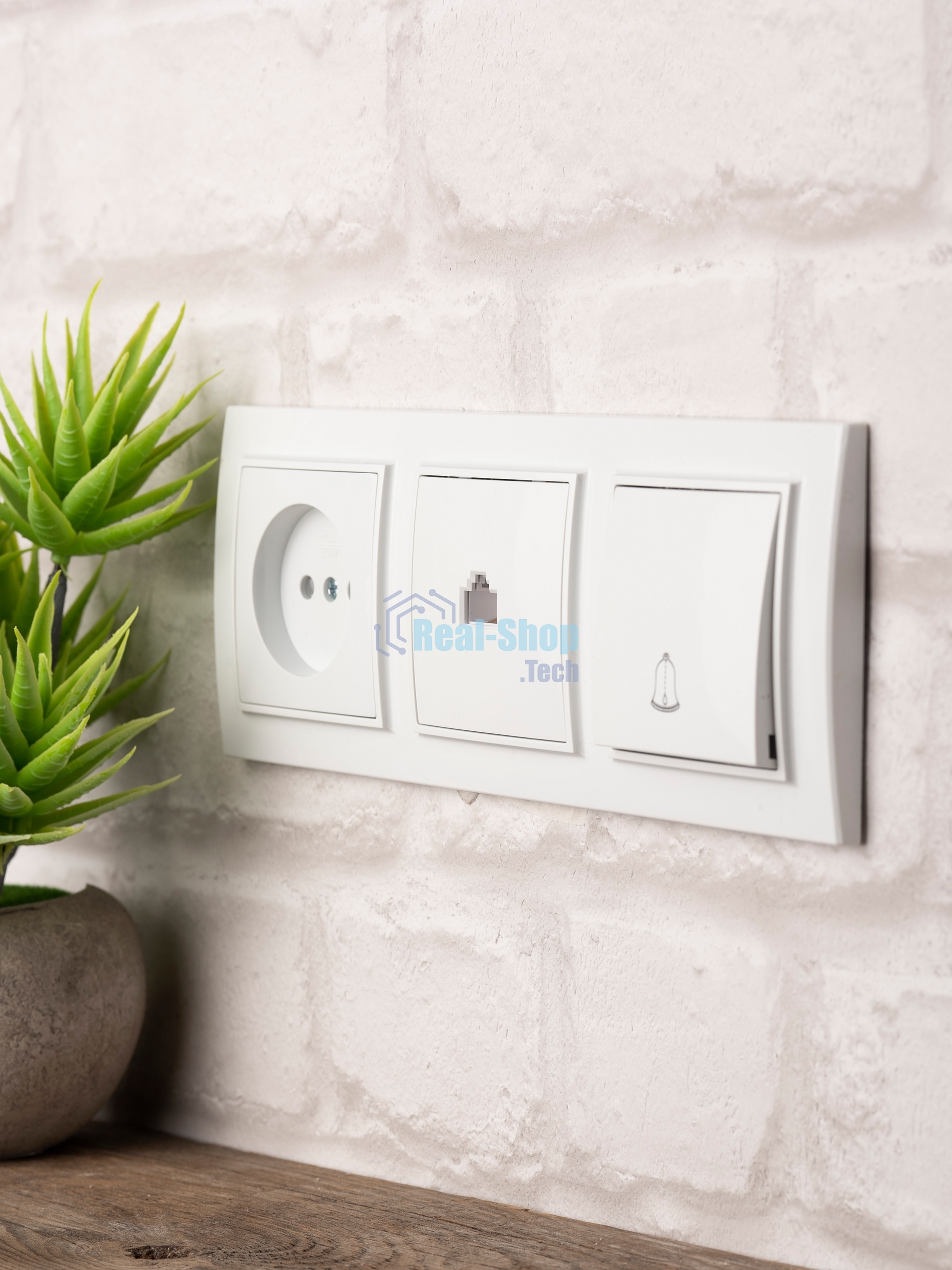 Рамка 3-местная Минск горизонтальная белая EKF Basic