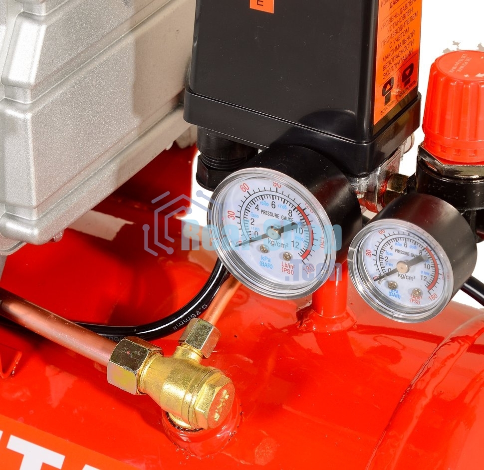 Компрессор поршневой Ресанта КП-24/260М масляный 260л/мин 24л 2000Вт красный/черный