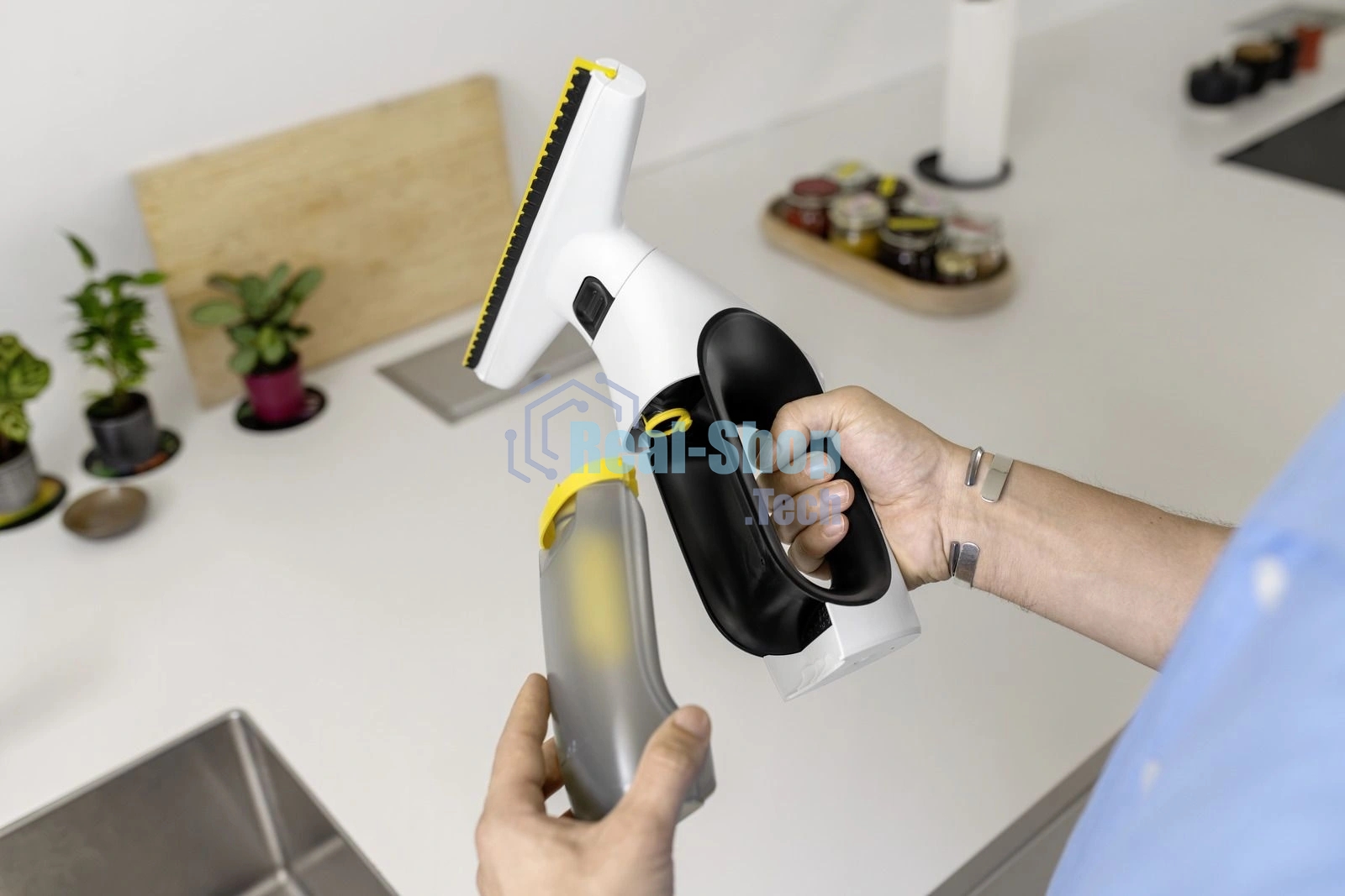 Мойщик окон Karcher WV 2 Universal Care шир.скреб.:280мм пит.:от аккум. белый/желтый