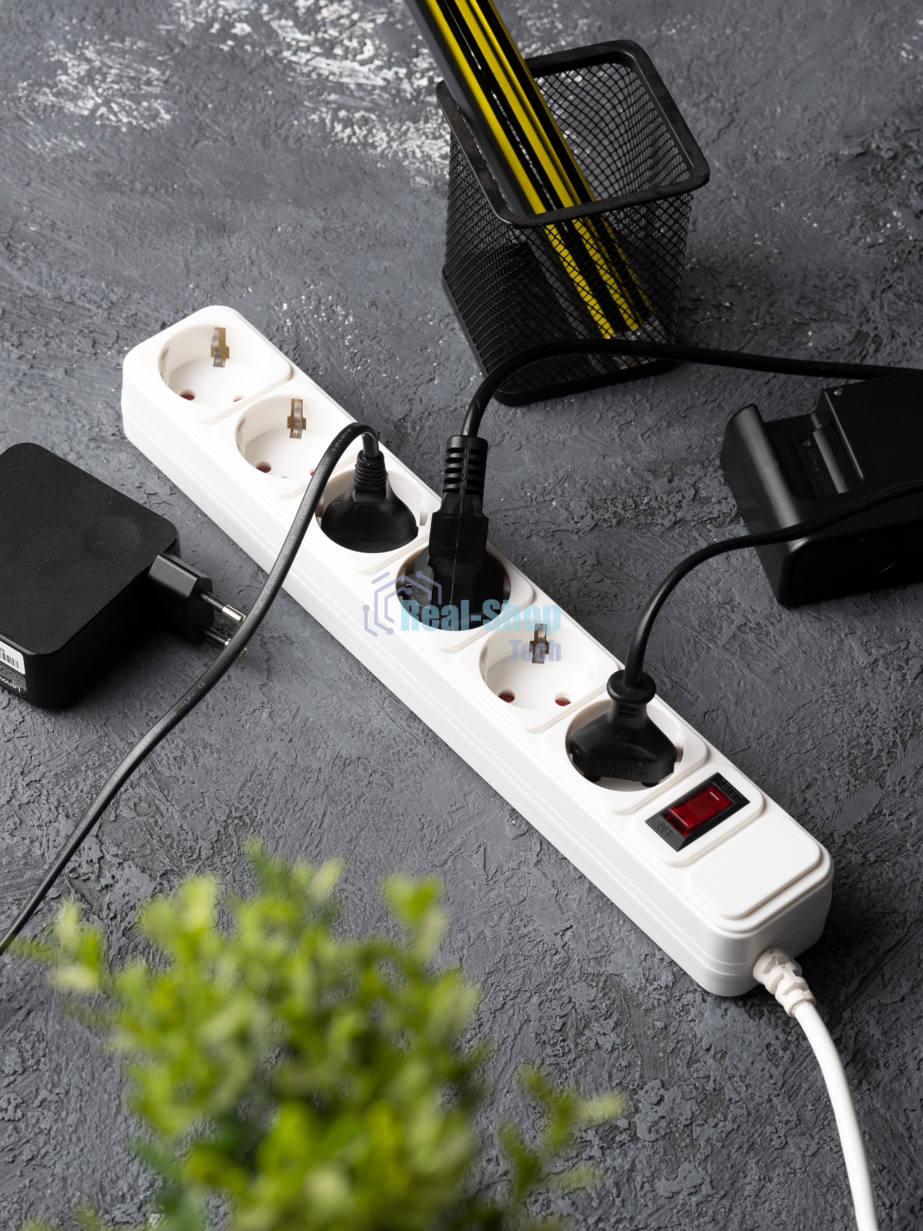 Сетевой фильтр EKF UFP10-375-6-03 6x3 м 10А/2,2 кВт с выкл. c/з ПВС 3х0,75 Блокбастер EKF PROxima