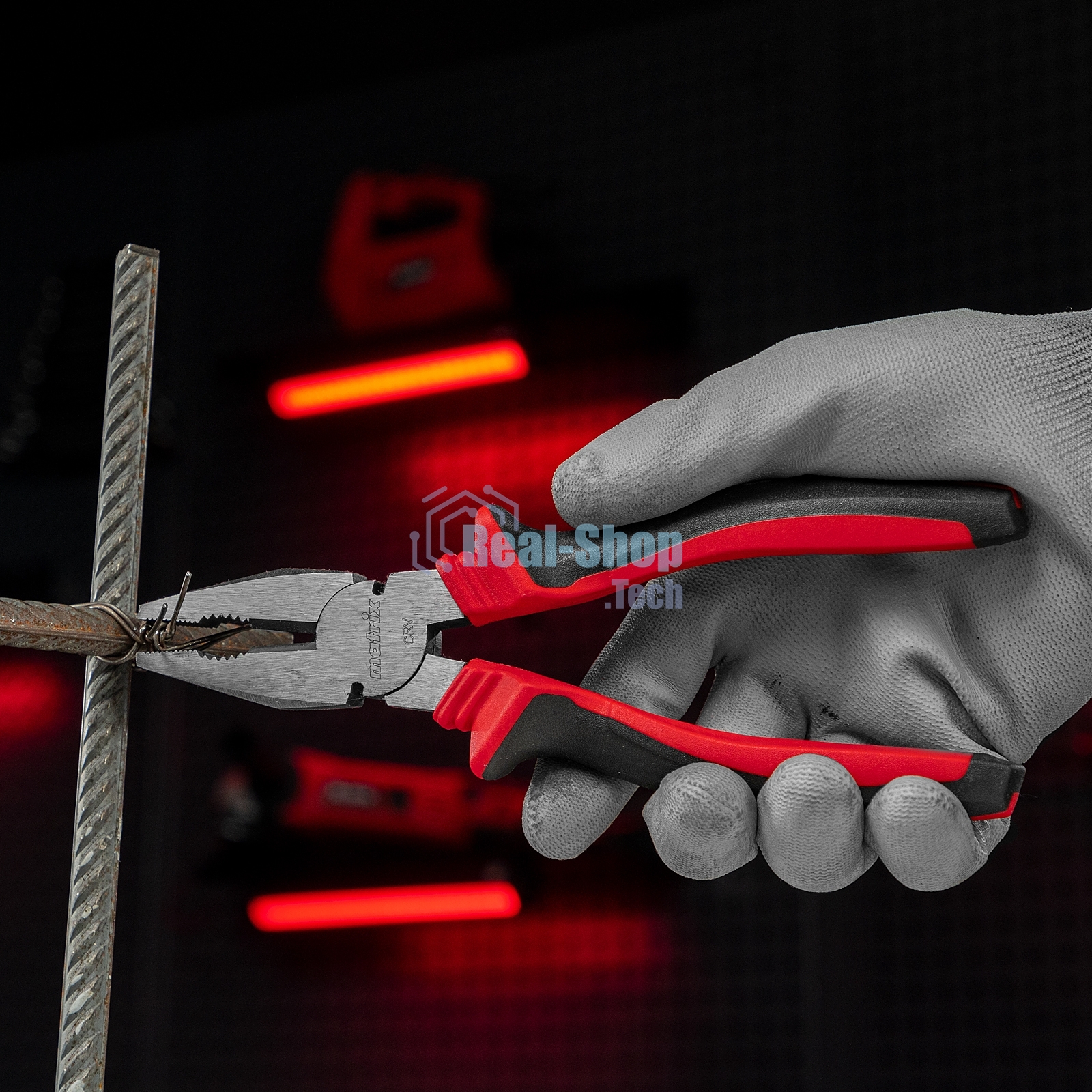 Плоскогубцы комбинированные Matrix, 200 мм, хром-ванадий, двухкомпонентные рукоятки