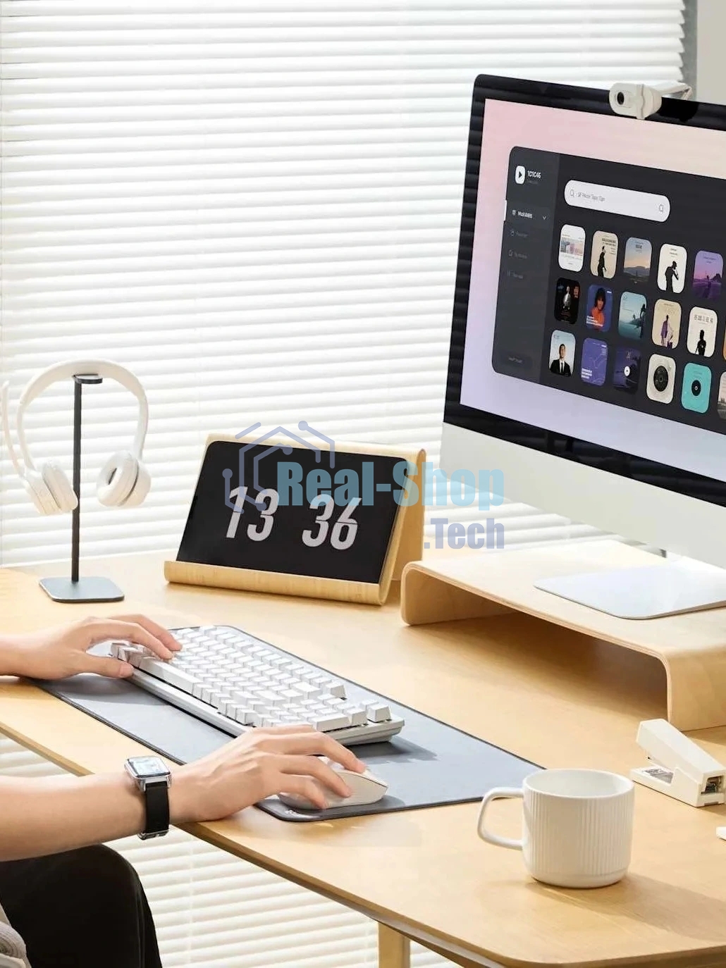 Клавиатура Logitech K868 гибридная, USB Type-A, Bluetooth, радиоканал, белый