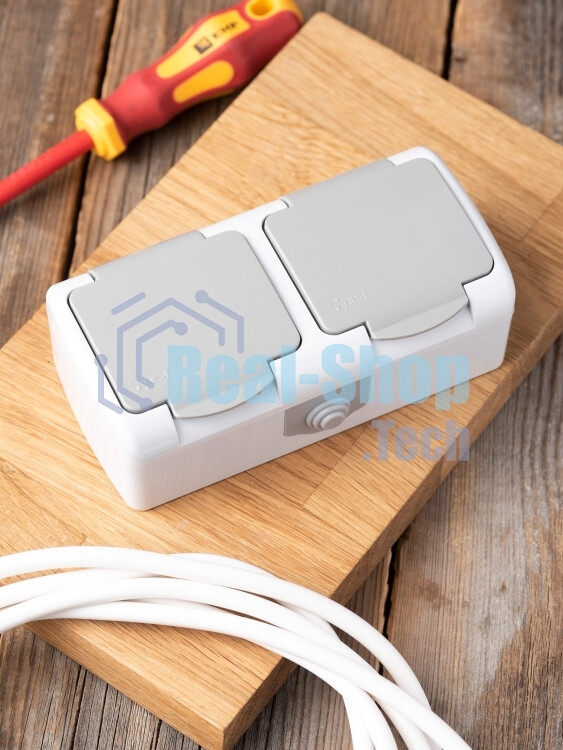 Розетка EKF Мурманск EFR16-129-30-54 2-местная 16А с заземлением с крышкой IP54 серый с защитными шторками