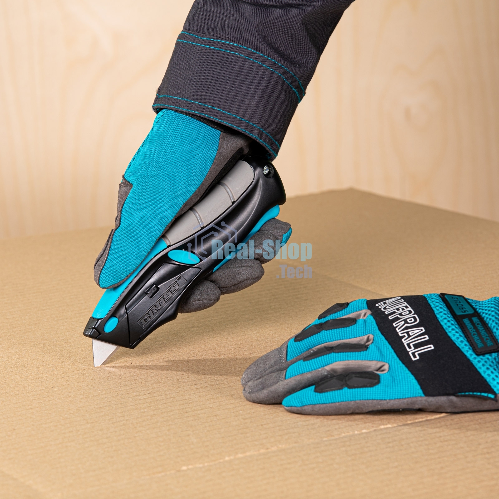 Нож Gross ремонтно-монтажный, трехкомп. рук-ка, авто выброс/возврат лезвия пистол типа,170мм, 5 з.л