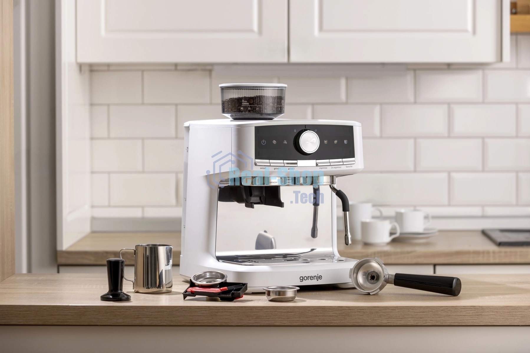 Кофеварка рожковая Gorenje GSACM20W 1550Вт белый/черный