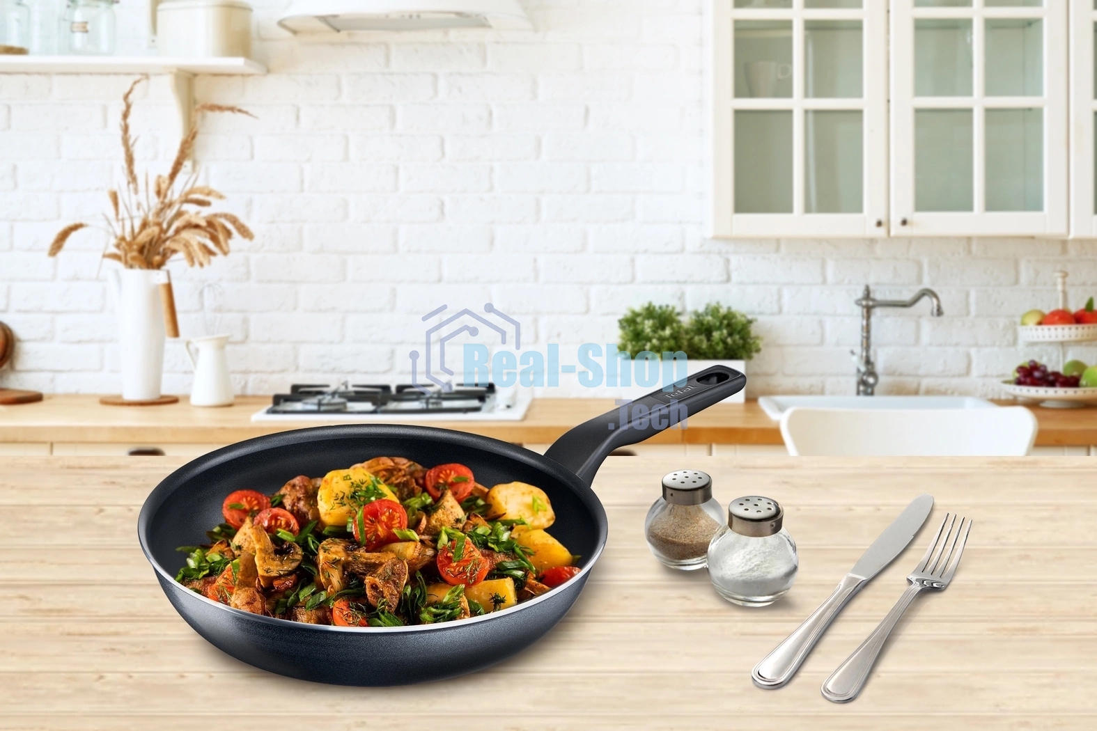 Сковорода Tefal Force 4218924 круглая 24см покрытие: антипригарное ручка несъемная (с крышкой) черный (9100048321)