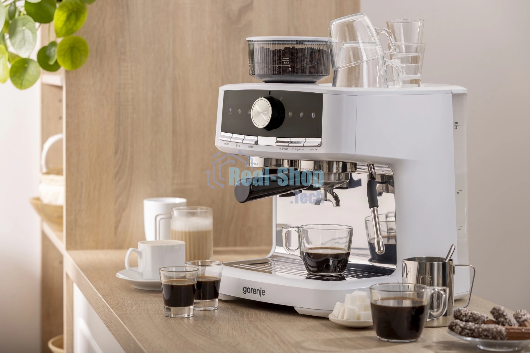 Кофеварка рожковая Gorenje GSACM20W 1550Вт белый/черный