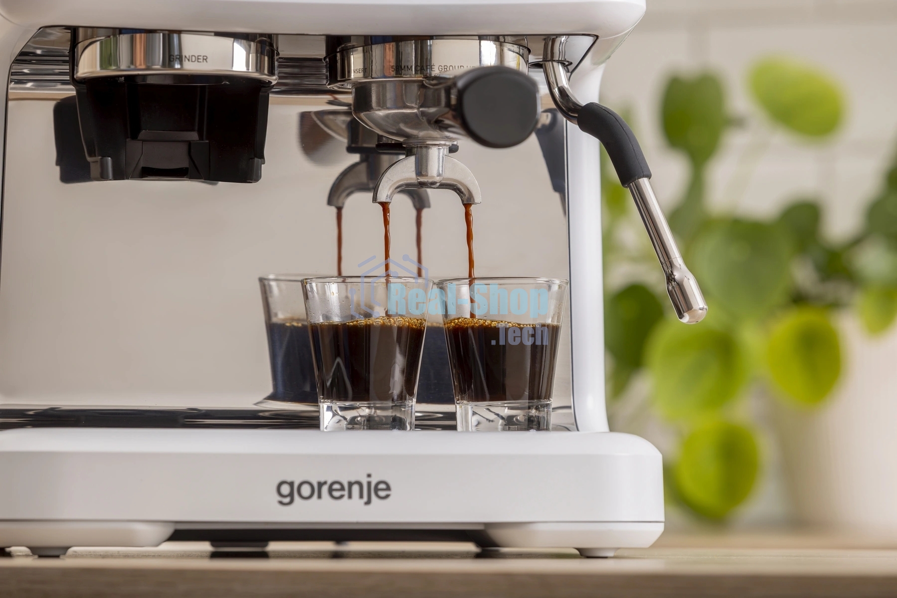 Кофеварка рожковая Gorenje GSACM20W 1550Вт белый/черный
