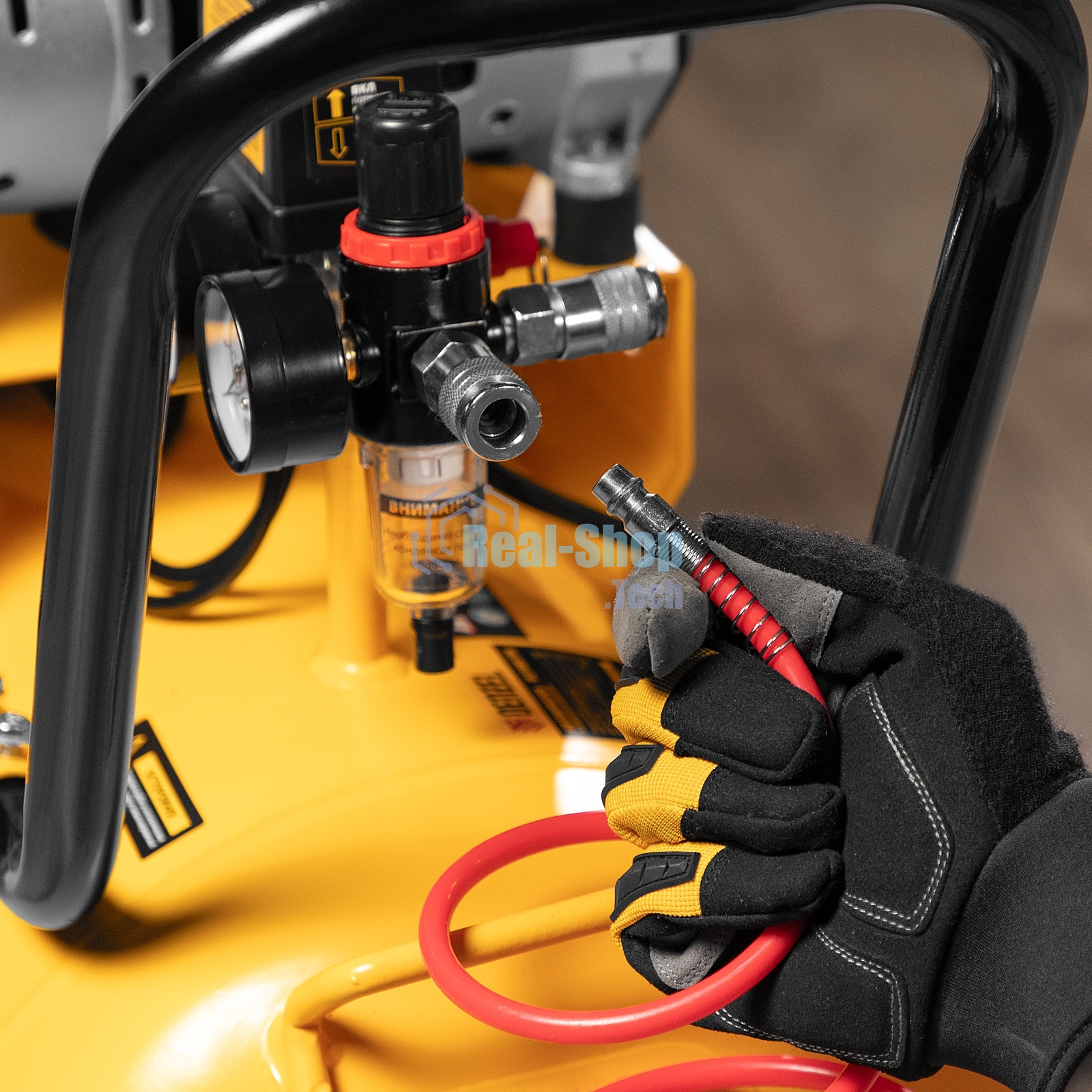 Компрессор безмаслянный малошумный Denzel DLS 1800/100,1800 Вт, 3х600, 100 л, 345 л/мин