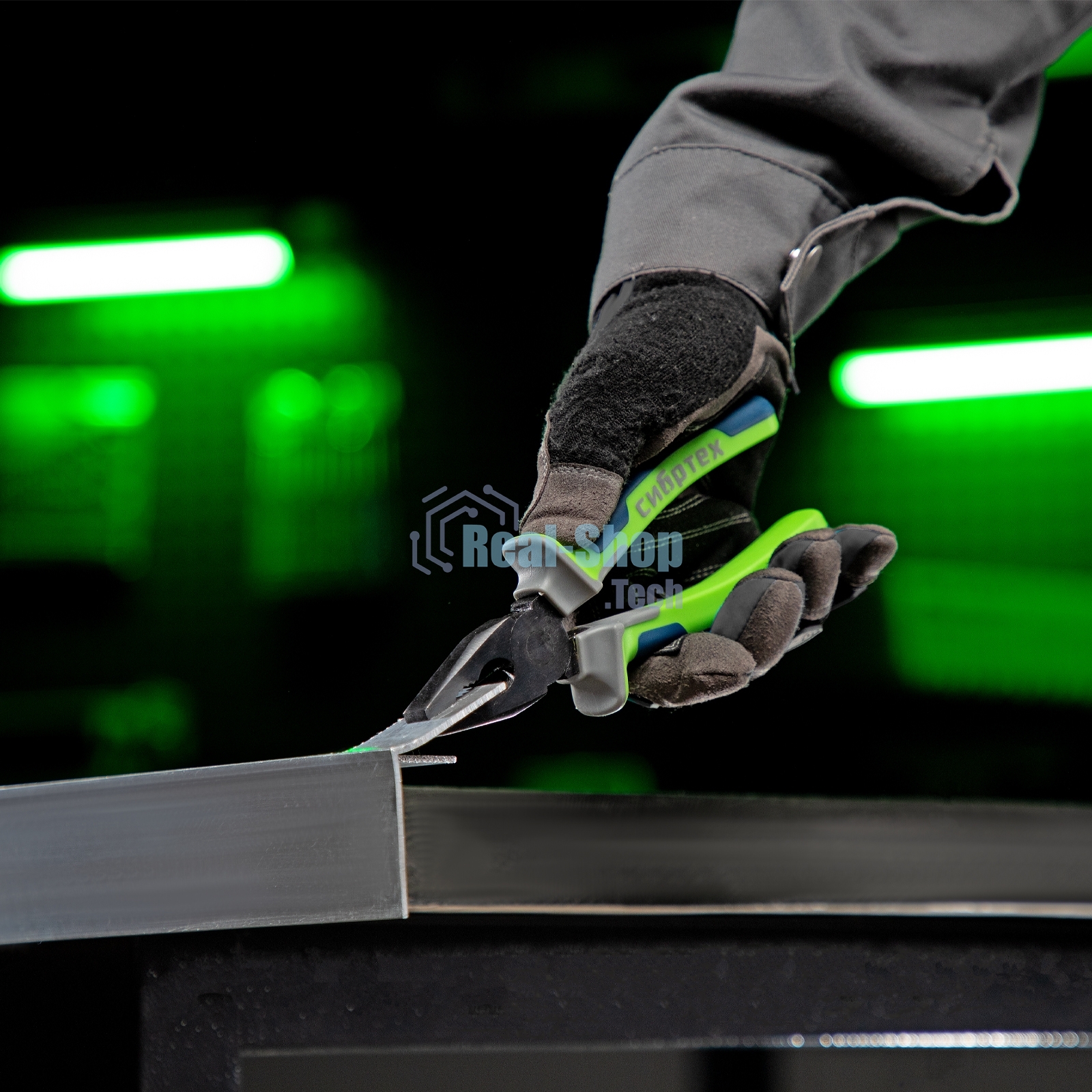 Плоскогубцы комбинированные Сибртех, 180 мм, фосфатирование, трехкомпонентные рукоятки