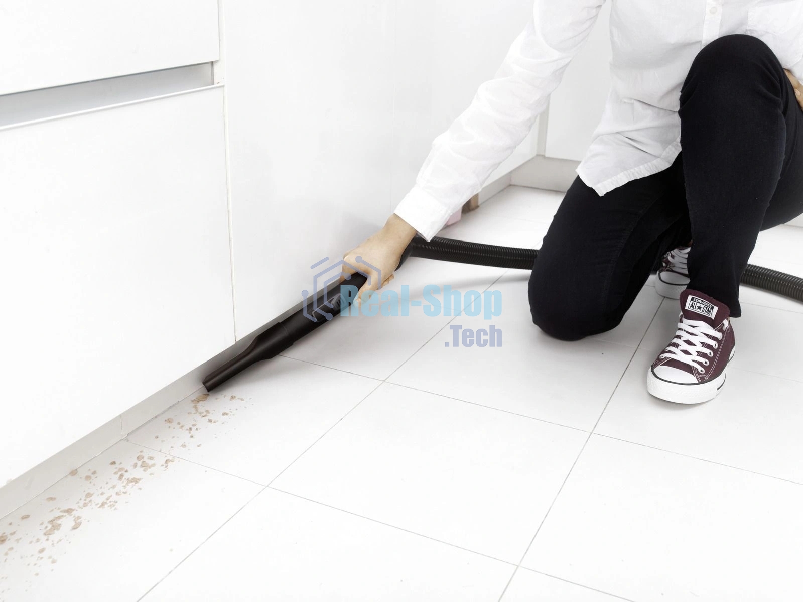 Пылесос Karcher VC 2 белый/черный, 400/700 Вт, уборка сухая, пылесборник мешок 2.8 л