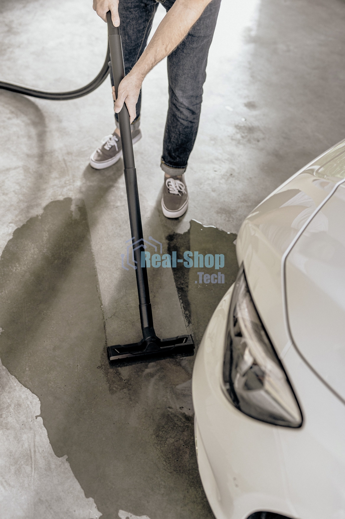 Строительный пылесос Karcher WD 3 P V-17/4/20 желтый, 1000 Вт, уборка сухая/сбор воды, пылесборник мешок/контейнер, 17 л
