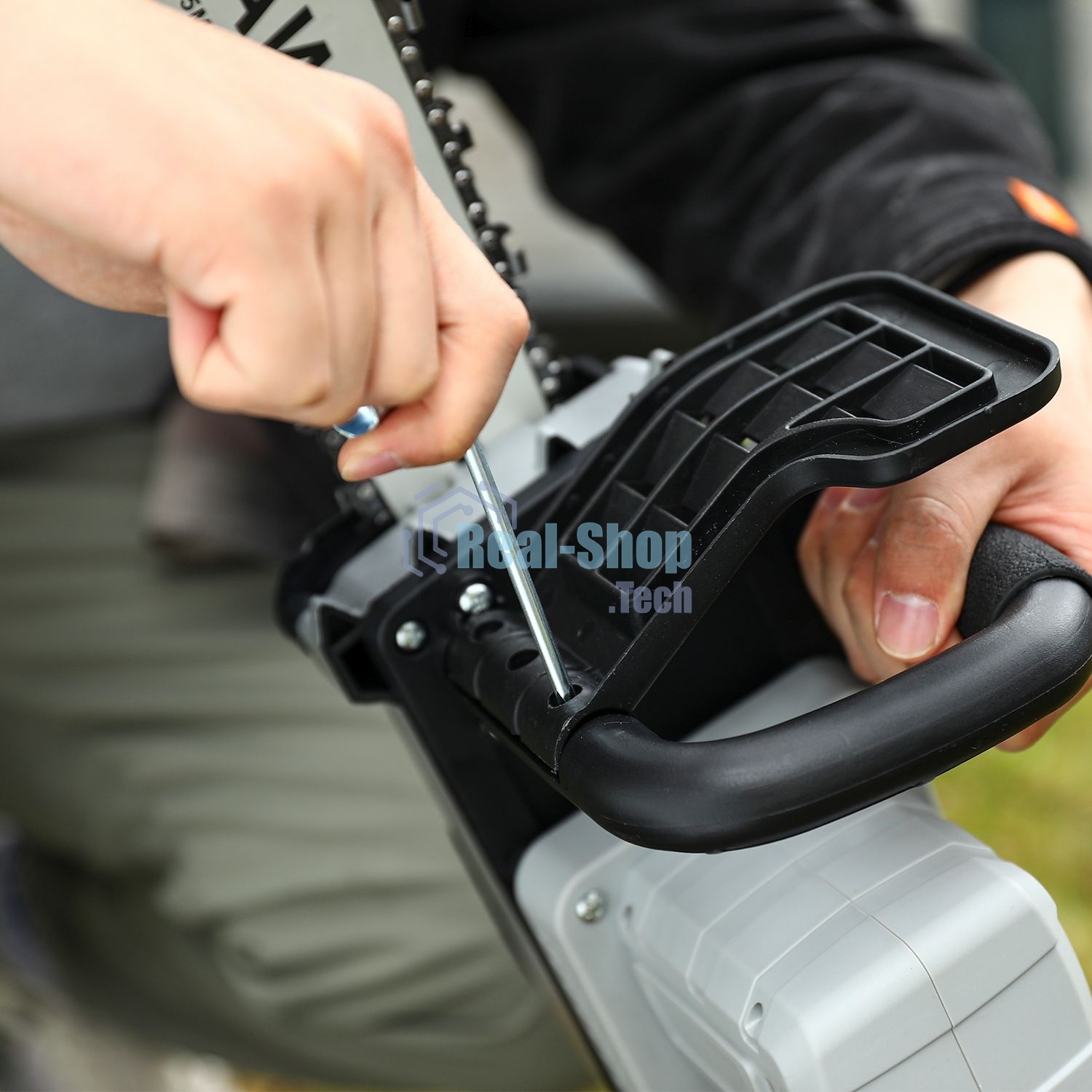 Пила цепная аккумуляторная в кейсе DEKO DKCHS 40 PRO [063-4357] 2х20В, 2x4.0А·ч, 2 з/у