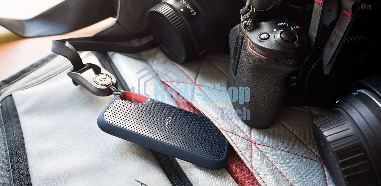 Внешний твердотельный накопитель SanDisk Extreme 4TB Portable SSD - up to 1050MB/s Read and 1000MB/s Write Speeds, USB 3.2 Gen 2, 2-meter drop protection and IP55 resistance