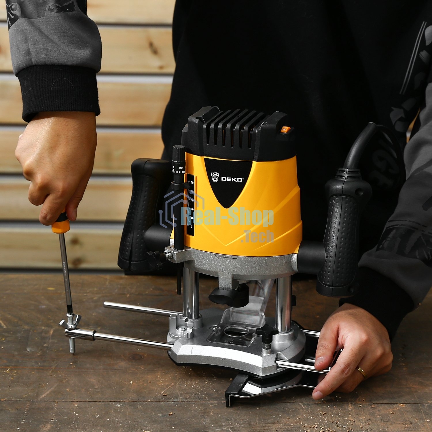 Фрезер Deko DKR1900 1900Вт 30000об/мин макс.ход:55мм