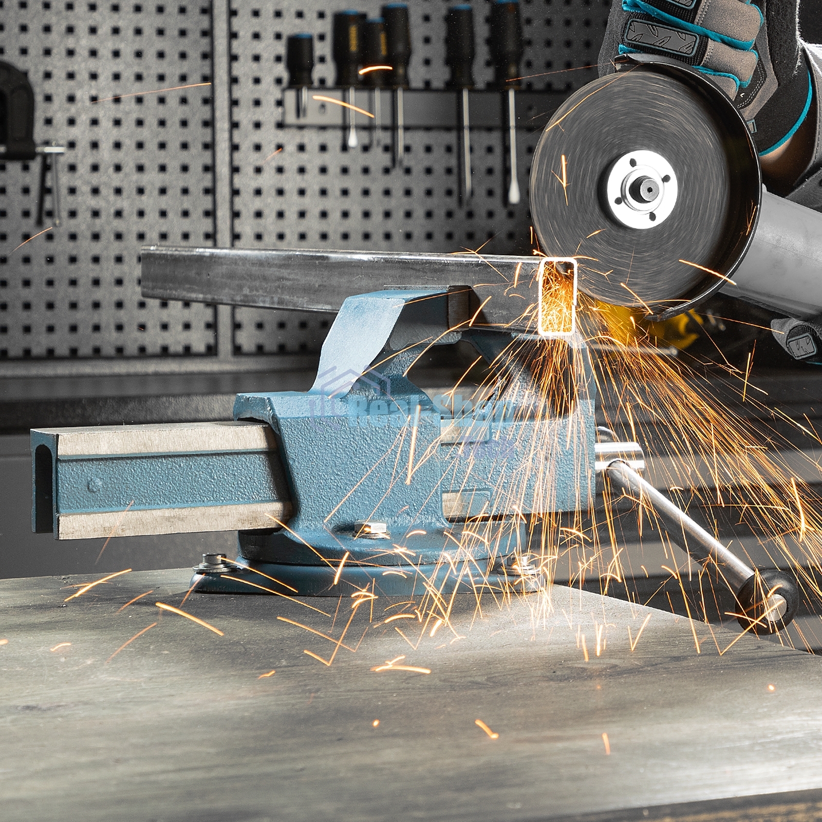 Тиски Россия слесарные,100 мм,поворотные 18663