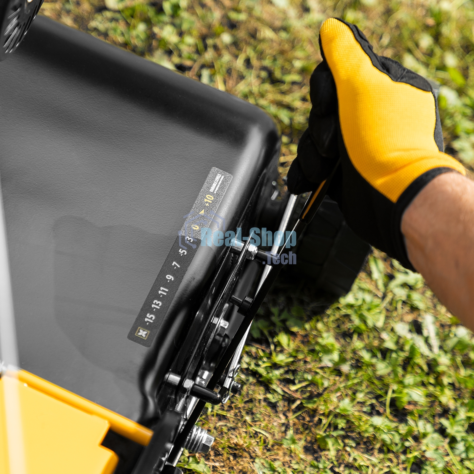 Скарификатор-аэратор бензиновый Denzel SAG-400, 212 см3, -15/+10 мм, 40 см