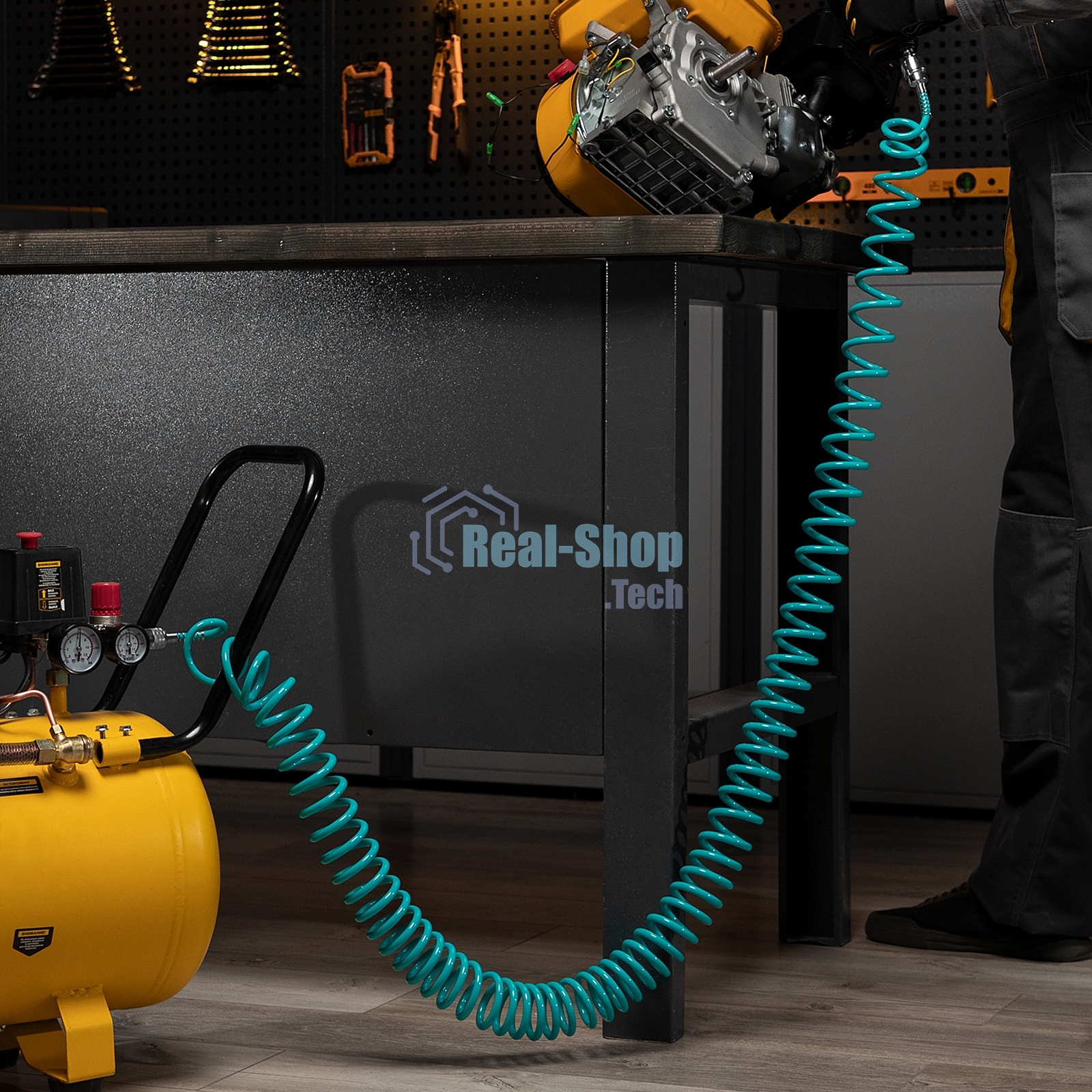 Полиуретановый спиральный шланг профессиональный BASF, 15 м, с быстросъемными соединением Stels