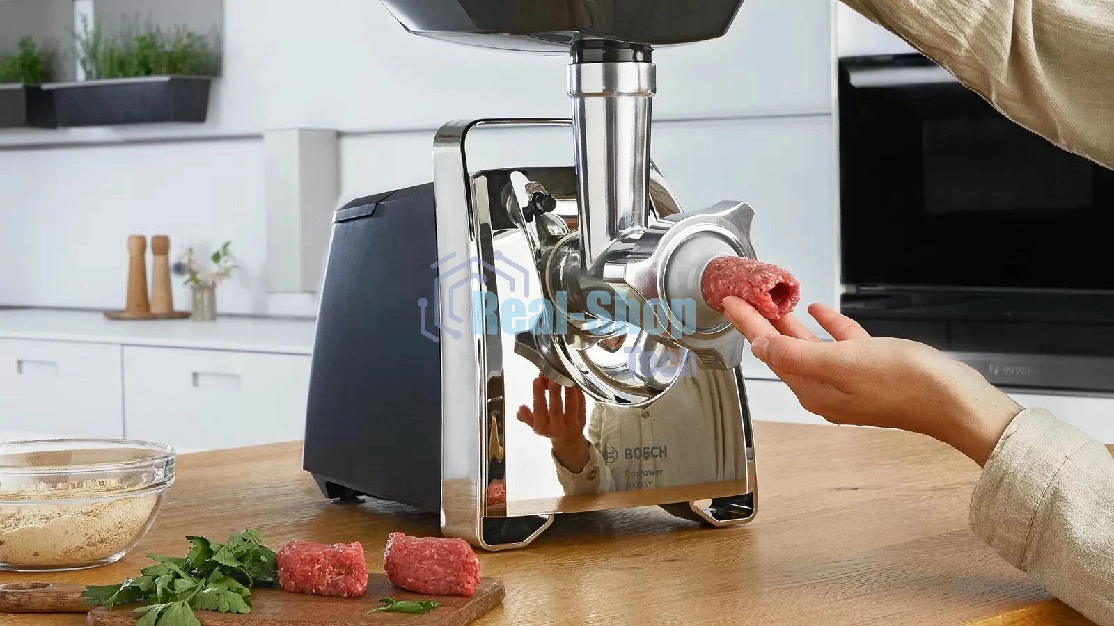 Мясорубка электрическая Bosch MFW67440 черный, 2000 Вт, 3.5 кг/мин, реверс, защита от перегрузки, насадки - 4