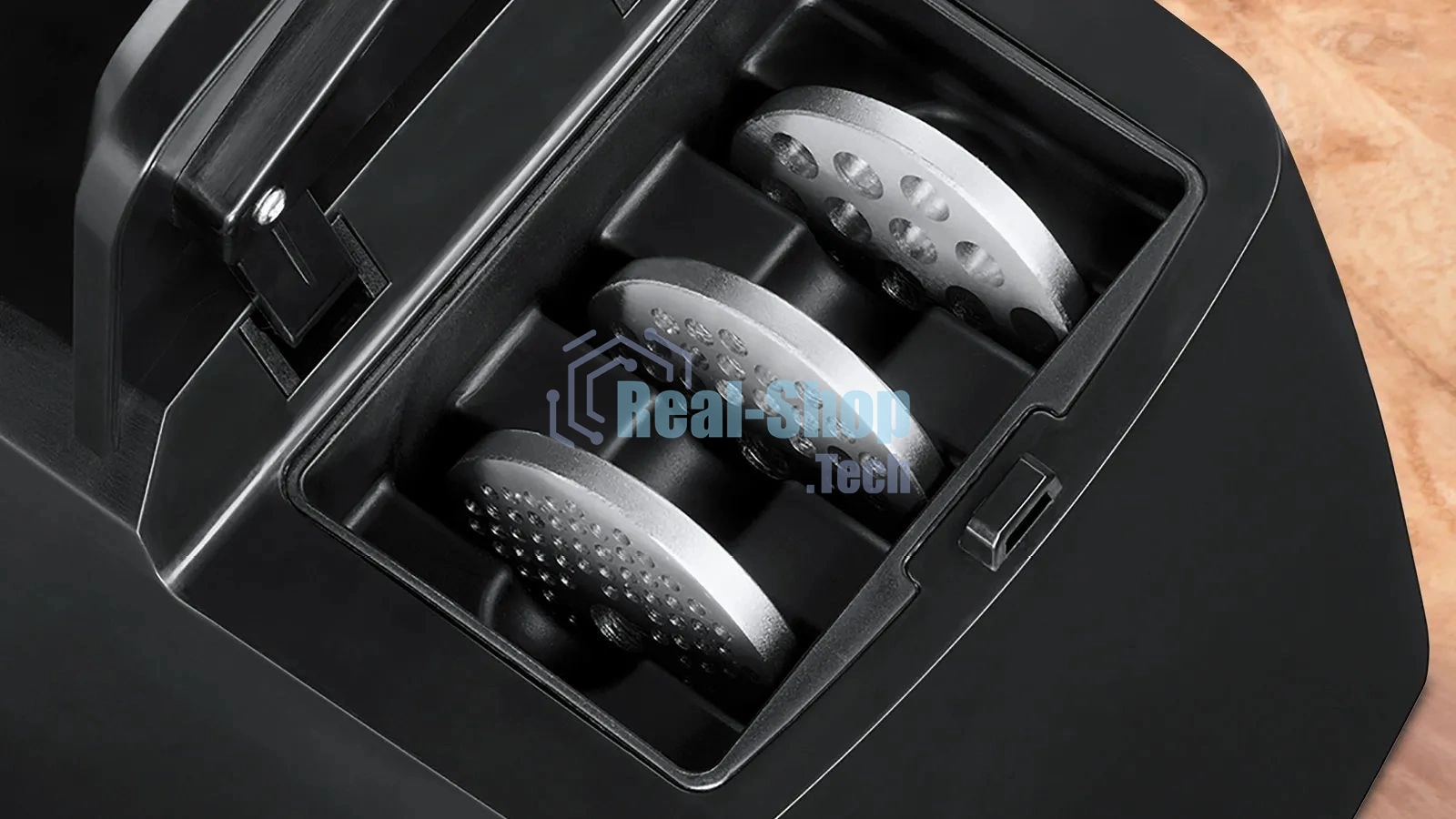 Мясорубка электрическая Bosch MFW67440 черный, 2000 Вт, 3.5 кг/мин, реверс, защита от перегрузки, насадки - 4